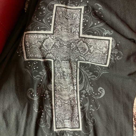 Hybrid Cross Animal Print Back Shirt - Picture 3 of 14